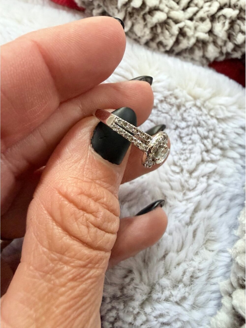 Fragrant Jewels Silver Halo Split Shank Ring Size 5 Clear Round Stone - Picture 2 of 5